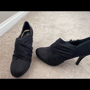 Black bootie heel